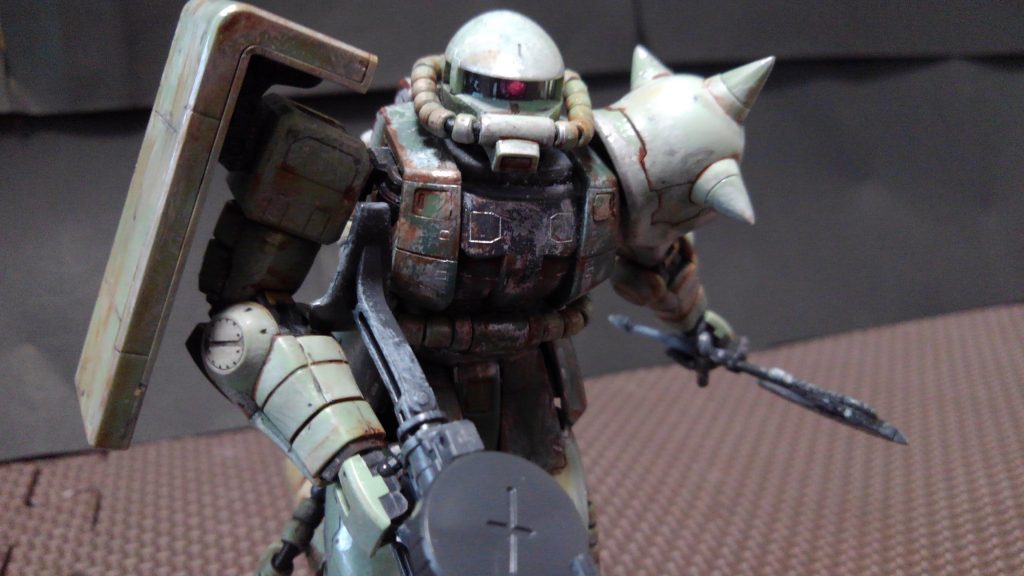 なので明るいとモノアイが目立つようになります