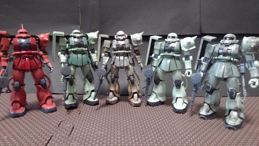 HGザクと研磨してピカピカになったオリジンシャアザク