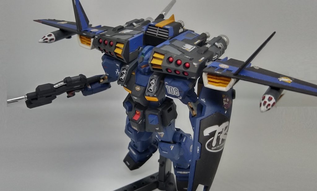 6連ミサイルランチャー&スプレーミサイルランチャー×2 ブースター前面と主翼に取り付けられた兵装。ブースター装備時のメイン兵装でスプレーミサイルランチャーの方は使用後に投棄することが可能。