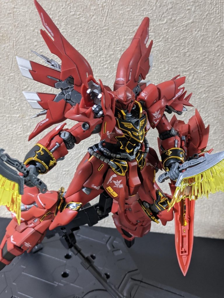 丸みが多くエッジが少ない機体ですが、パステルシャドウを行いました。