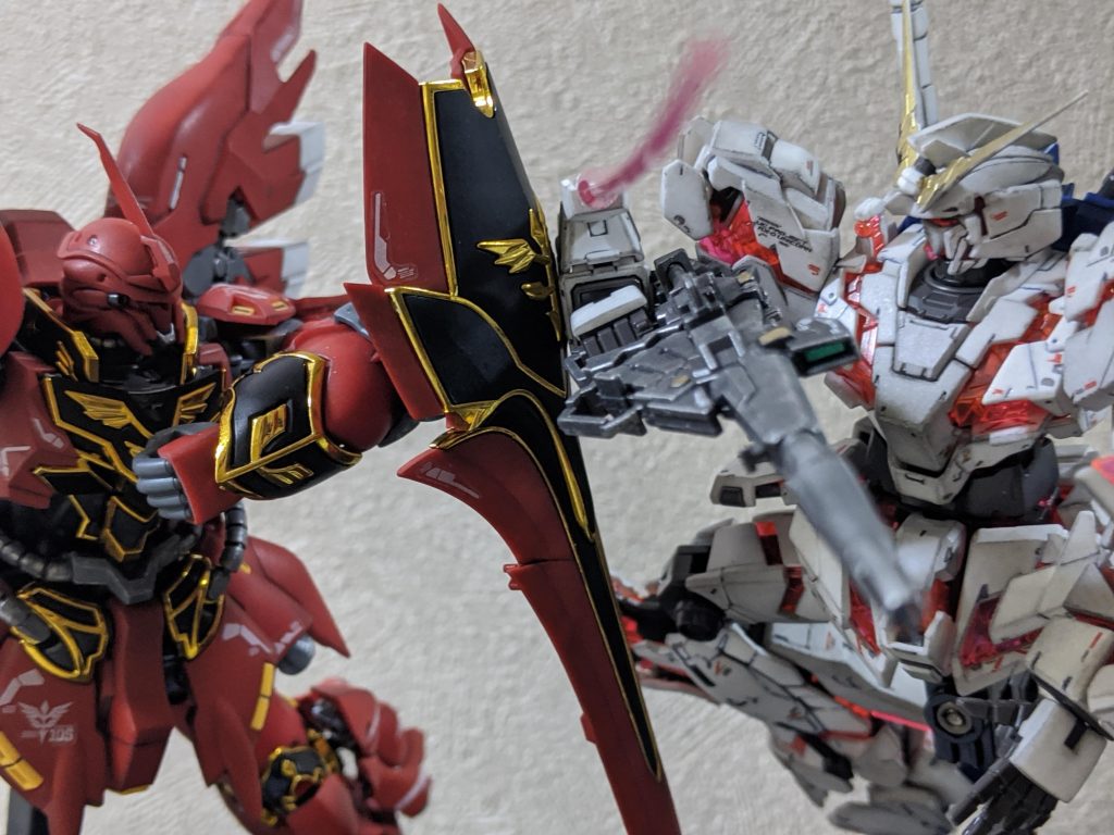 RGのガンプラ2体は迫力がありますね！