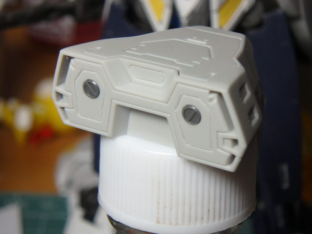 今回はスジ彫りに力を入れました。特に頭は設定画を参考に仕上げました。