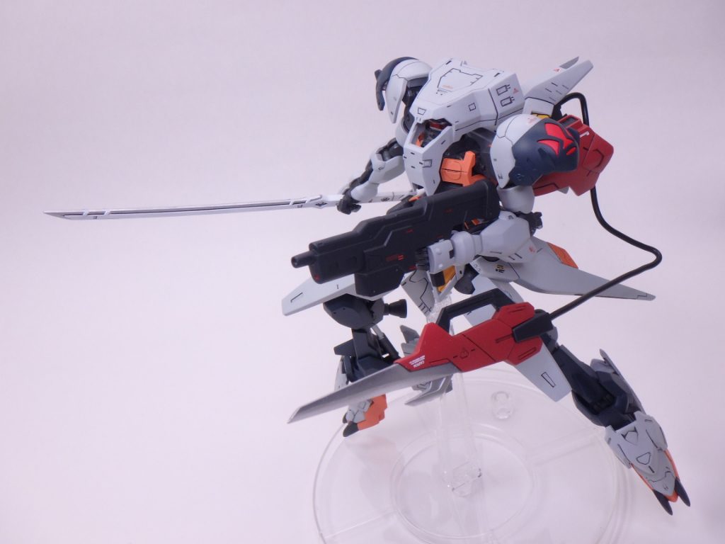 主な目的はデータどりだが、バルバトス改修の間の三日月の予備機体でもあった。だが、実戦はなく戦場でその姿をみることはなかった。