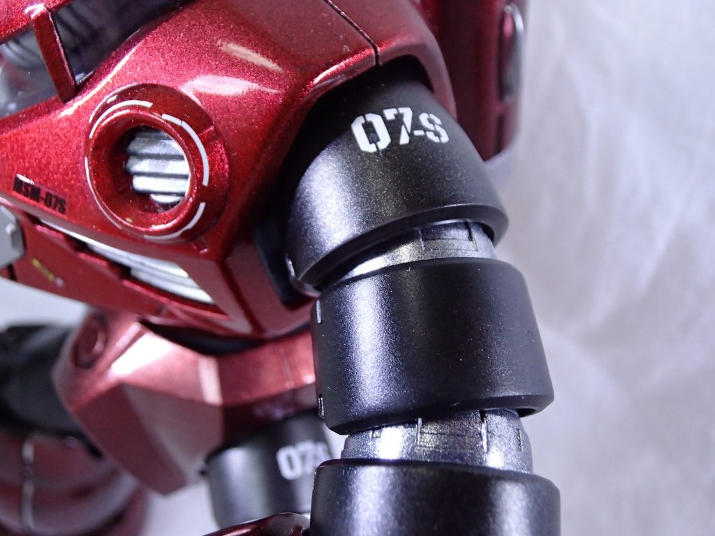 黒いパーツは薄く銀色を吹きました。