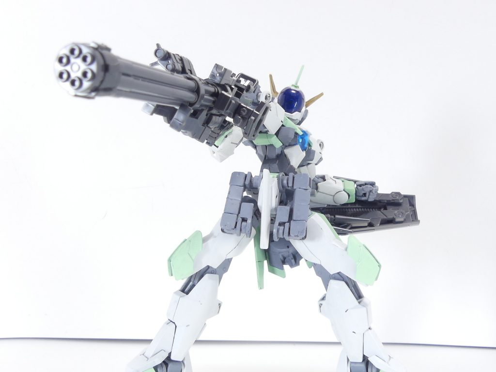 このほか、ショートバレル・パイポッド装備タイプにも組み替え可能。左右のパーツは若干干渉しますが組み替え可能。