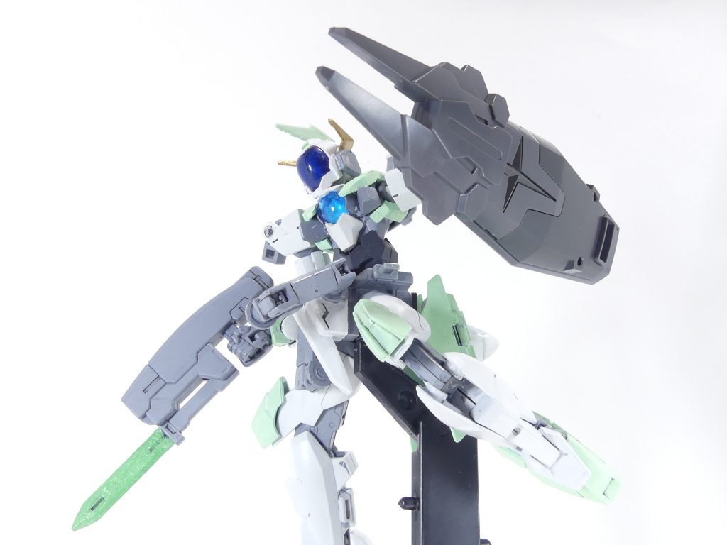 ロングシールドは装甲パーツの入れ替えで3形態に変化。こちらはクロータイプ。