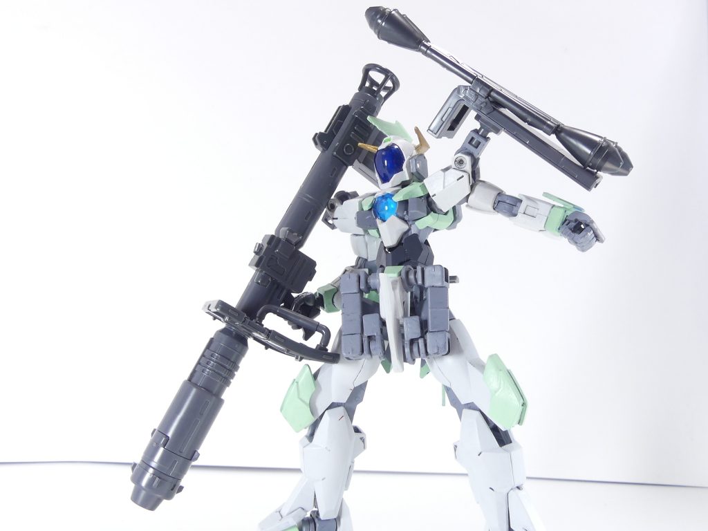 シュツルム・ファウスト:MS用携行手持ちミサイル。ラケーテン・バズ(連射タイプ):連射力、装弾数を向上させた強化タイプ。ラックは3種。シュツルム・ファウストは4本ともラックに装備。弾頭は分離可能。