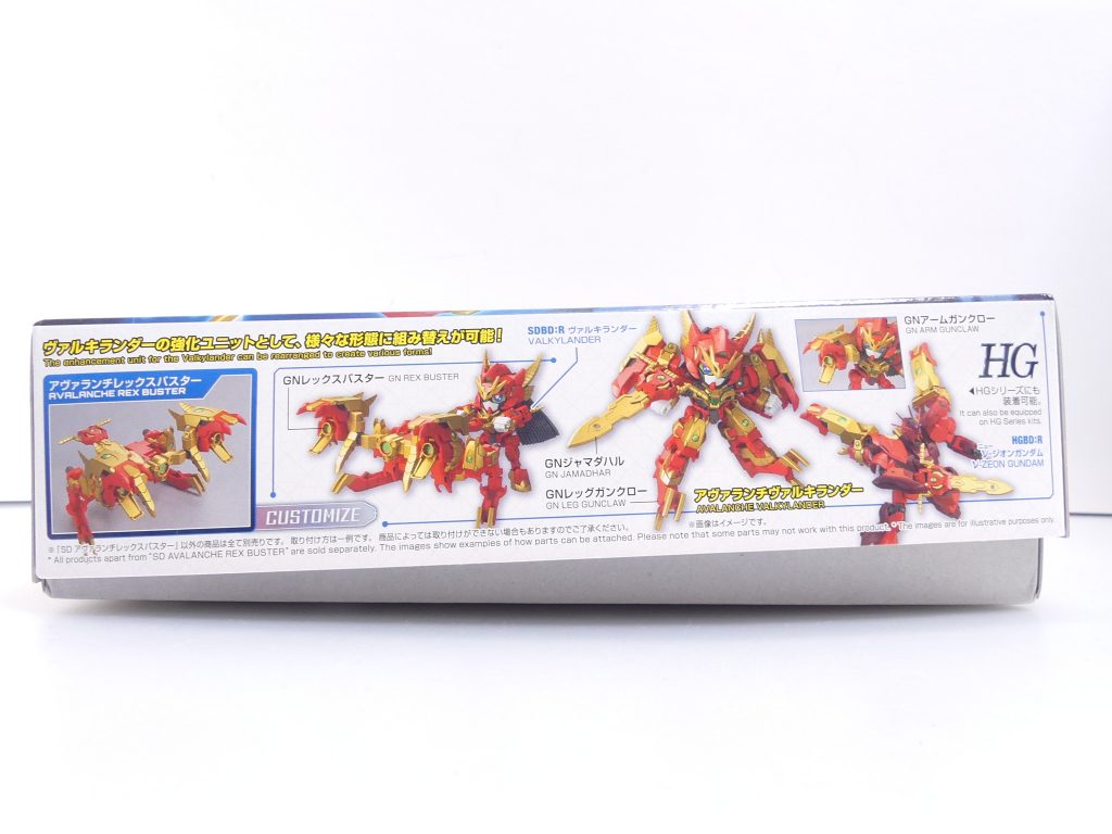さて、小説パートの文言の大半を特別出張版から流用しつつ今回はアヴァランチ。ＳＤガンダム（ヴァルキランダー）用強化パーツです。過去、ＳＤ強化武具セットなど様々な形で売られてきたＳＤガンダム強化パーツの類ですが･･･ちゃんと箱で恒常的に売られるのは初めてでしょうか。勿論、ＨＧＢＣ以降の武装キットでは初のＳＤ用パーツです（ＨＧ用パーツがＳＤに付けられるなどの例外はあり）。例によって「武装キット」の体裁のため説明書には武装などの解説はなく、本編での活躍で補完する形となります。･･･本編（リライズ1st12話）では総力戦の結果ミッションは失敗してしまうこともありあんまりそれっぽい解説は出来ないのですが。
