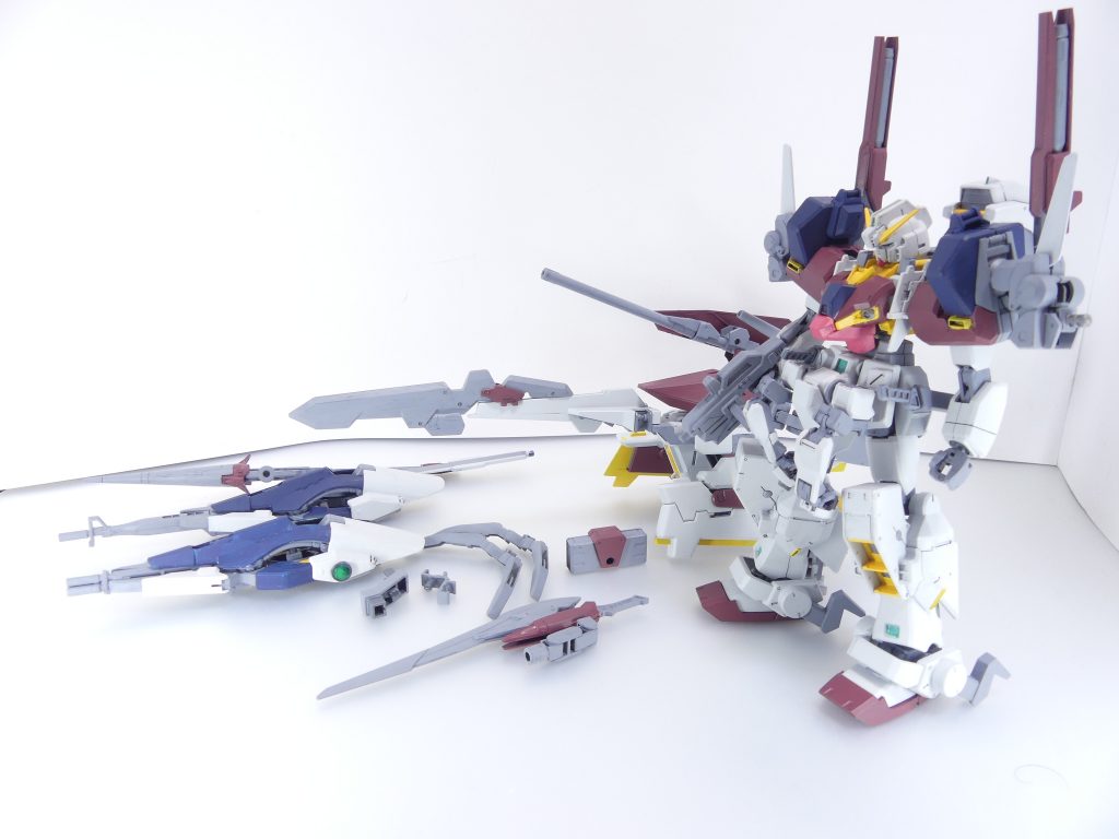 【ガンプラデータ】ベース：HGUC ガンダムＴＲ－１【ヘイズル】（ＫＰＳ版）HGUC Gパーツ【フルドド】HGUC 緊急脱出ポッド【プリムローズ】HGUC ガンダムＴＲ－６【ハイゼンスレイＩＩ】HGBD:R 武装キット各種　など製作終盤、構成パーツを並べて。ハイゼンスレイ・マテウス、後編です。前編となるマテウス単体～強襲形態はこちら。後編ではアドバンスド・フルドド、そしてそれと合体したアドバンスド形態を。ネーミングが長くなりやすいのがいかにもAOZ系です。