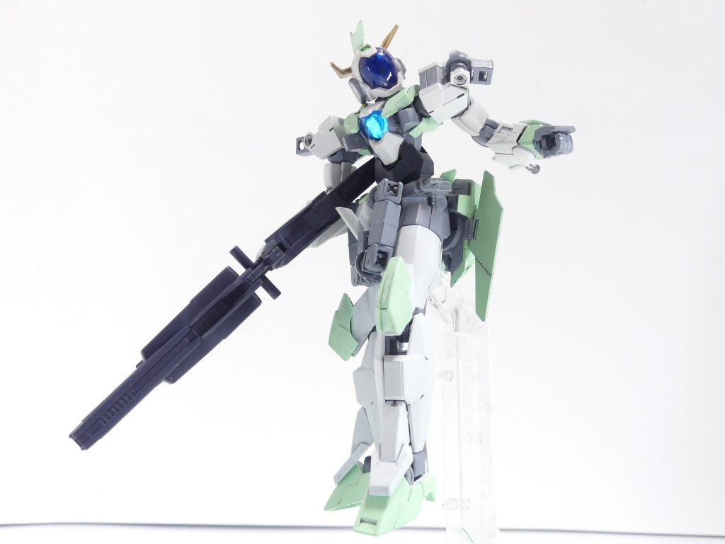 コアスプレーガン:ウォーターニードルガンは実はコアスプレーガンの派生パーツの一つ。分解することでスプレーガンが現れる。本キット付属の代替パーツはプラネッツ穴用の四角軸と左右への3ミリ軸を有し、他キットとの組み替えが可能。また、引っかかりはオリジナルより少ないもののヴィートルーウェポンズのビッグビームバスーカパーツを装備することも可能です。その逆もしかりで、ウォーターニードルガンにコアスプレーガンを仕込めば多少仕様が豪華になります。