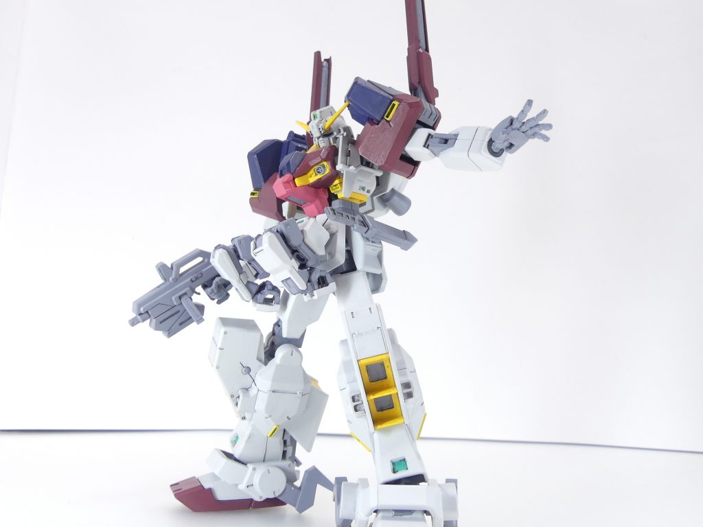 ガンダムＴＲ－１【ハイゼンスレイ】：ガンダムＴＲ－１【ヘイズル・アウスラ】に【ハイゼンスレイ】用高速戦闘パーツを追加した形態。ＴＲ－６に装備すれば【ハイゼンスレイＩＩ】になる。全身のほとんどを新造パーツで構成された【ハイゼンスレイ】は、まさに【ヘイズル】の最終形態と言えよう。ガンダムＴＲ－１【ハイゼンスレイ・マテウス】：来るシュナイデとの決戦に向け、アルザスは新たな機体をビルドした。彼女の大好きなＡＯＺ系。その最終形態の一つであるハイゼンスレイをベースに、極限まで「武装」運用に特化した形態である。「素体」となる機体にパーツを組み合わせる方式はネイキッド・ヴィンテージでも多用されたが、本機ではそれを一段進めた武装運用に特化している。基本的なところは一通り可動。肩についても十分上がります。手はビルドハンズ。ネイキッド・ヴィンテージと使い回しできるようにグレー一色です。