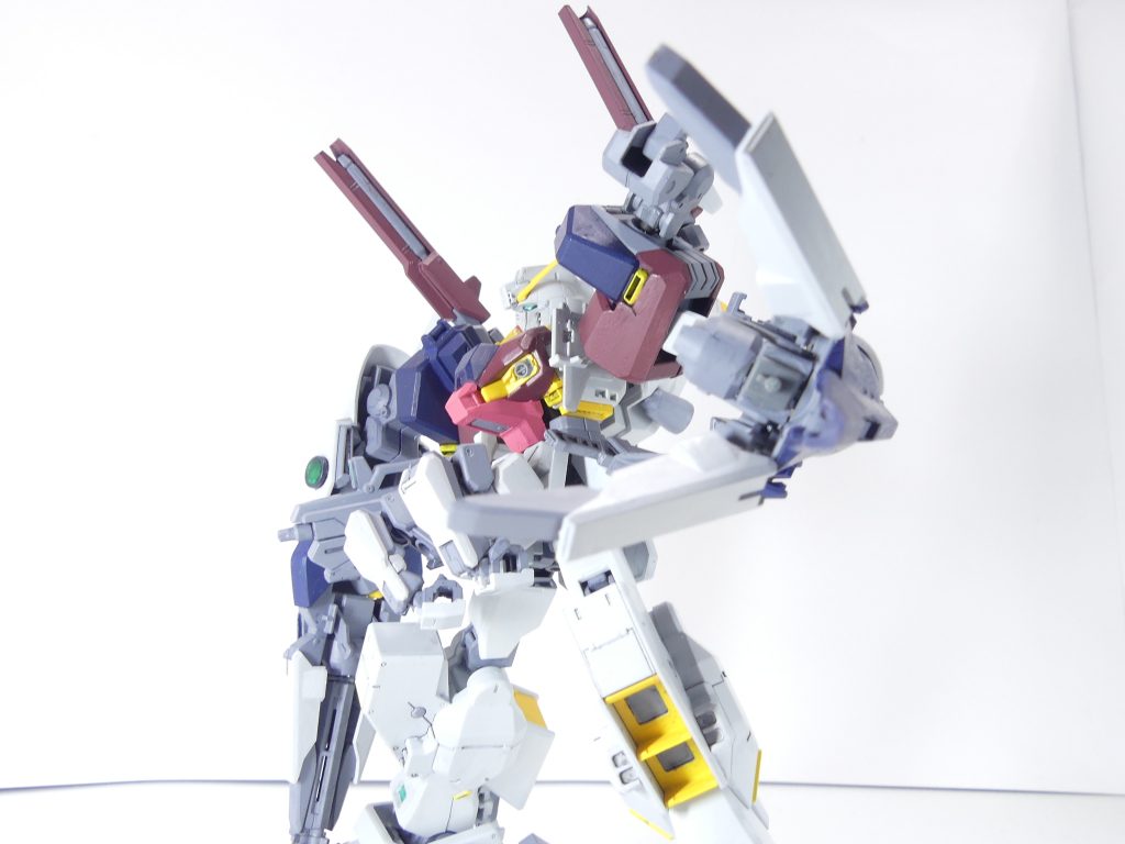 コンポジット・マルチシールドブースター（Ｌ）（クロー）：コンポジット・シールドブースターのクロー形態。飛ばして使うこともできるが、本機では腕にマウントして使用する。機構はそのままです。ちなみにＲ側はフルボディ時にガワを変えていたのでできません。