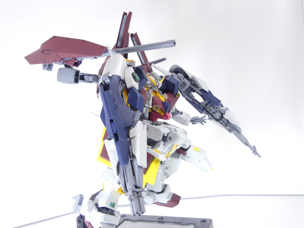 砲撃オプション：フォールディングデストランチャーと大型ビームキャノンを前方に向け射撃。シドはGBN内でも有名なダイバーであった。シュナイデもおぼろげながらそれに気付いたのかもしれない。MAのようないでたち。