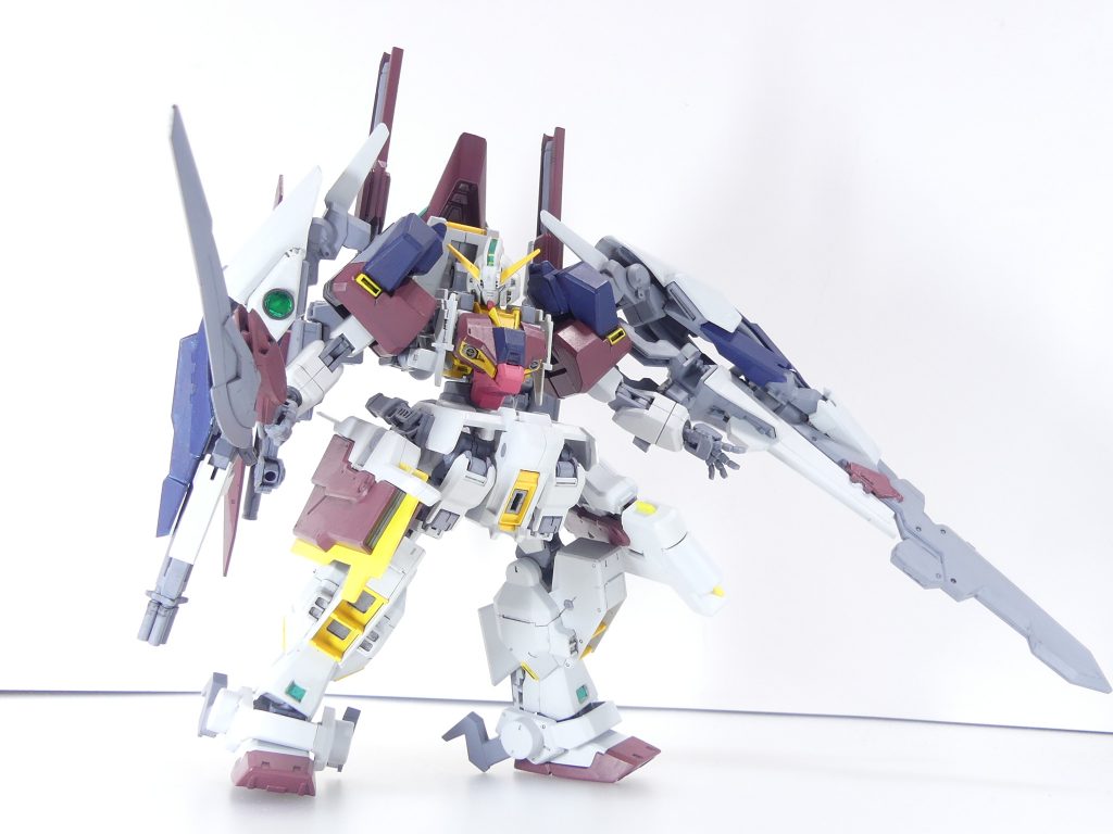 スラッシュブレイド：プリムローズのアームが余っていたのでマウントした接近戦用装備。エルドラ武装は大きな性能調整は行っていない。それぞれのダイバーの「思い」を尊重した結果である。ナノラミネートエッジ：大型の対艦近接武装。相手を分子レベルでたたき切る。パーティクルソード（フルボディ参照）の３代目でもある。