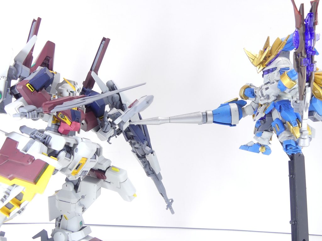 第86改「武装の守人」武装の、守り人。そうなるつもりなのか･･･アルザス・リースリング！～ＧＢＮ内・某ディメンション～私は、シュナイデ。今回は、ある挑戦状を叩きつけておいた。相手は、かの「ＧＢＮの武器庫」。アルザス・リースリング。彼女は、未知の武装を初心者ダイバーに手渡したらしい。不当なステータスアップやバグを引き起こす可能性のある物を。当該初心者ダイバーは私に圧倒されたのだが･･･まぁ、それは「ブレイクデカール」時代からおなじみのことだ。いかに強力なステータスがあっても、結局はダイバーの腕依存なのだ･･････アルザスの機体は、･･･太陽炉搭載機ではない！？どういう心変わりだ、何があった･･･これが、「素」なのか？まぁ、機体趣向というのは移ろいやすいものではあるが･･･それよりも、そんなごてごてした機体で、私に勝てるわけがない・・・！