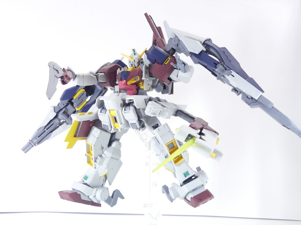 フルドドの武装：勿論使用可能である。クローや拡散メガ粒子砲など。クロー先端からはビームサーベルを発振可能。ビーム刃が黄色なのは･･･近くにこれしか合うものが無く･･･