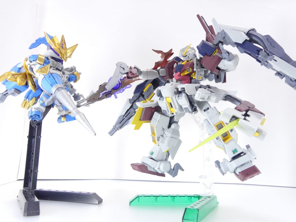 あなたを４回驚かせる：マテウス（前編参照の元ネタ）のキャッチコピーの一つ。･･･ということもあり、実はまだ秘密を隠していそうな本機。それについてはたぶん今後･･･テンペストールギスと並べて。サイズがまるで違う･･･【今後の小説パート】･･･そして、「ビルドダイバーズRe:RISE」2ndスタートとともに、「GBNW：EX」はいよいよ最終コーナーへ･･･アルザスはサラハチを保護できるのか、シュナイデの次なる策とは、キルシュは果たして強くなれるのか。そして障害者社会実験の行方･･･一方残るHGBCは１０個、あと半年くらいできちんと終わらせられるでしょうか。ご期待ください。