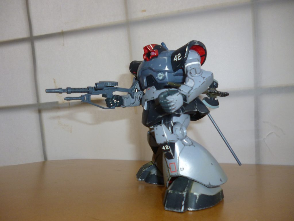 最後までご覧になっていただき、ありがとうございました。
これが初めて作ったHGUCドムのキットでしたが、プロポーション、組みやすさ、可動範囲などに感動しながら製作し、後にトリプル・ドムを作る際にも経験が役立ちました。
改造するも良し、もちろんそのまま組むも良し、何なら素組みでも十分楽しめる名キットだと思います。
最後になりますが、本作品をご覧になっての感想などいただけますと幸いです。