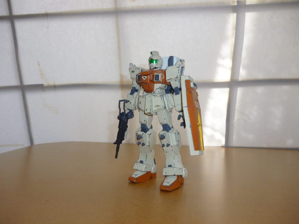 最後までご覧になっていただき、ありがとうございました。最近HGUCで発売された陸戦型ジムは可動範囲は素晴らしいのですが、顔などの造形や細かなディテールが個人的にあまり好きにはなれず、スルーしています。というか、付属する武装の豊富さや値段なら圧倒的にこちらの「旧HG版」がオススメです。最後になりますが、本作品をご覧になっての感想などいただけますと幸いです。そういえば、今現在取りかかっている旧キットですが、完成度は今日の時点で10%といったところでしょうか・・・。というワケで、またしばらく過去作の投稿が続くかと思われますが、ご興味があればまた是非のぞきに来てください。