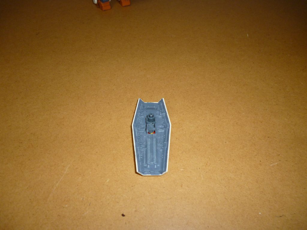 シールド裏面です。プラ板を使ってポリキャップを取り付け、もともとキットに付属していた陸戦用ショートシールドの接続パーツを差し込めるようにしました。実はこのシールドを装備させたのは、OVA「MS イグルー 重力戦線」の影響だったりします(笑)。