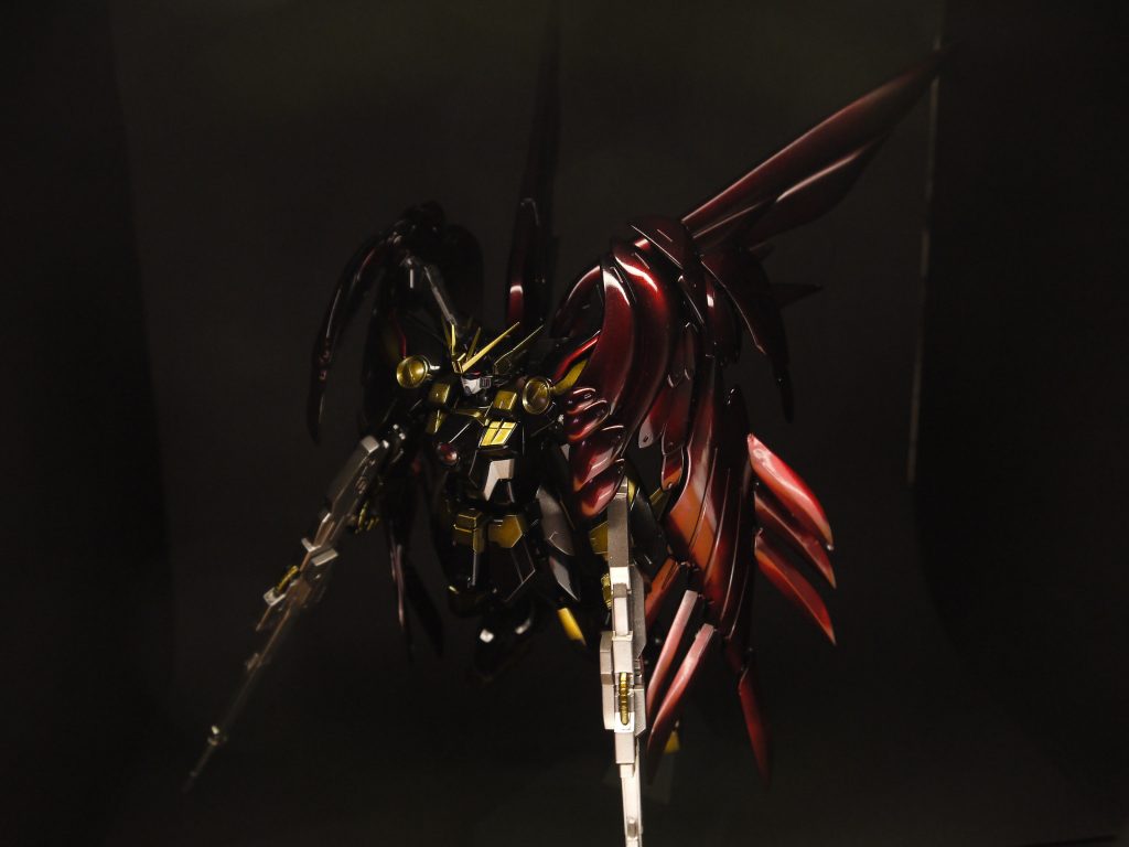 ゴールドとレッドはパールグラデーションで塗装。
特にウィングは艶かしい光沢が出来て、ついウットリと見てしまいます(笑)