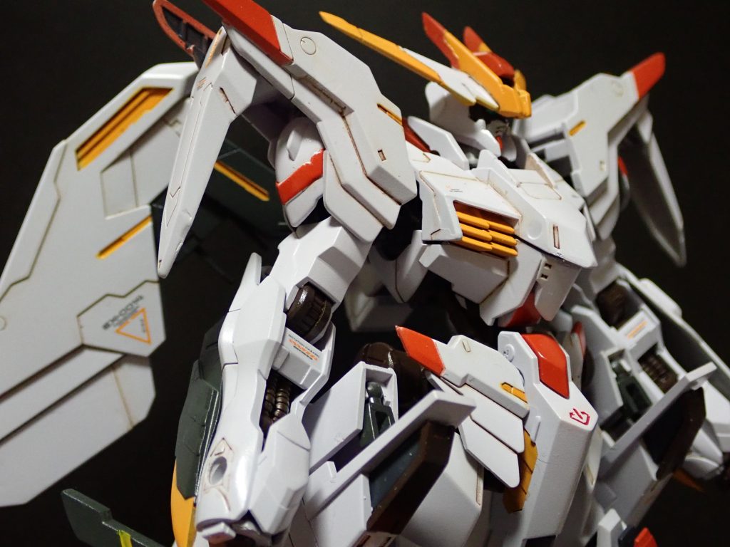 盛大にマスキングをミスったり何度も塗りなおしたりしましたが、何とか完成しました。久しぶりの鉄血のHGでテンションがあがりそのまま完成まで持っていけました。今後の展開も楽しみですね。