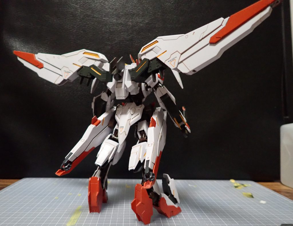 背面のボリュームはHG鉄血シリーズ一番ではないでしょうか。