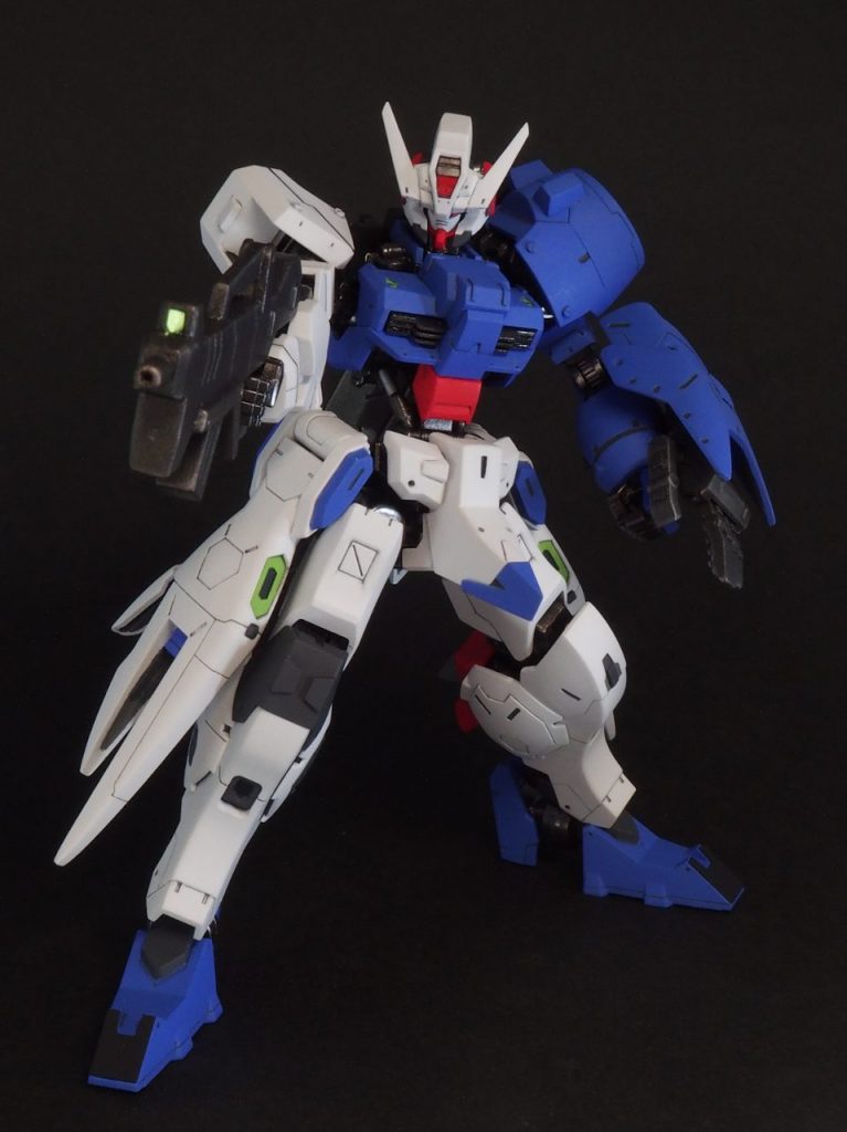 アクションポーズ。マシンガンのセンサーにはラピーテープを貼りました。