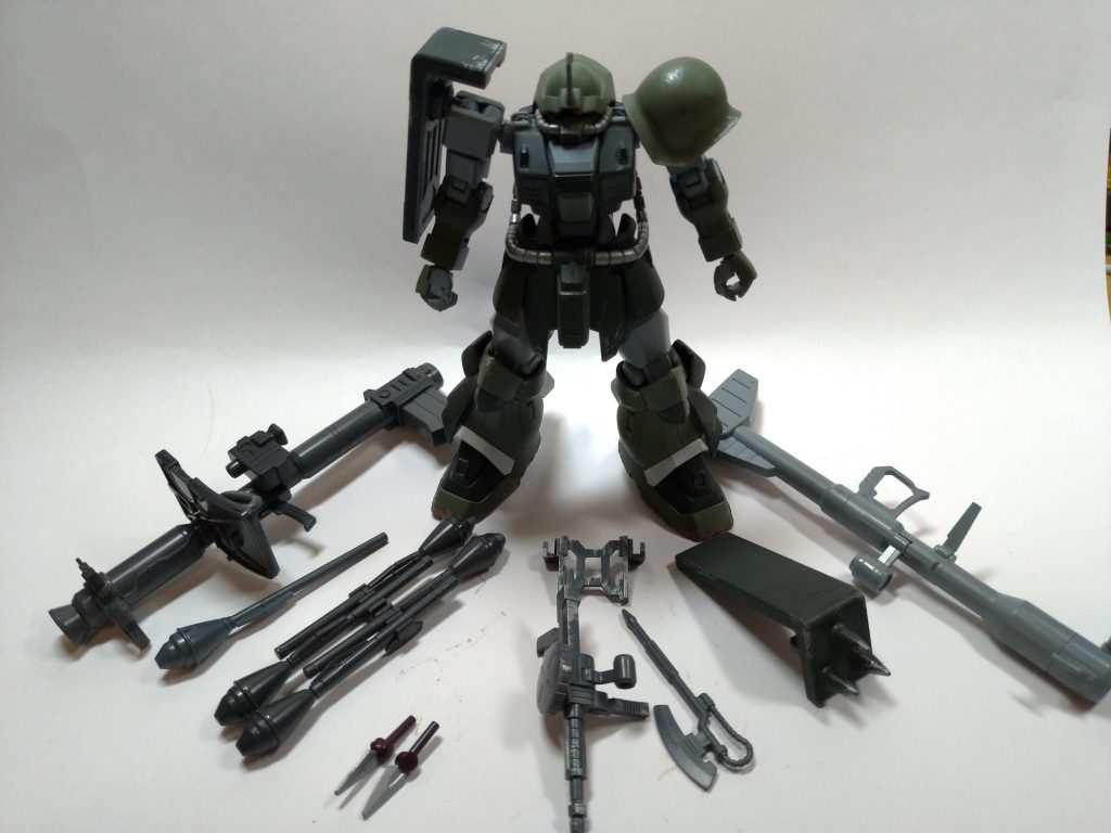 また、肩シールドはガンダムベースで買ったシステムウェポンキット006を使っているので、アタッチメントを使うことで様々な武装を付けることが出来ます。