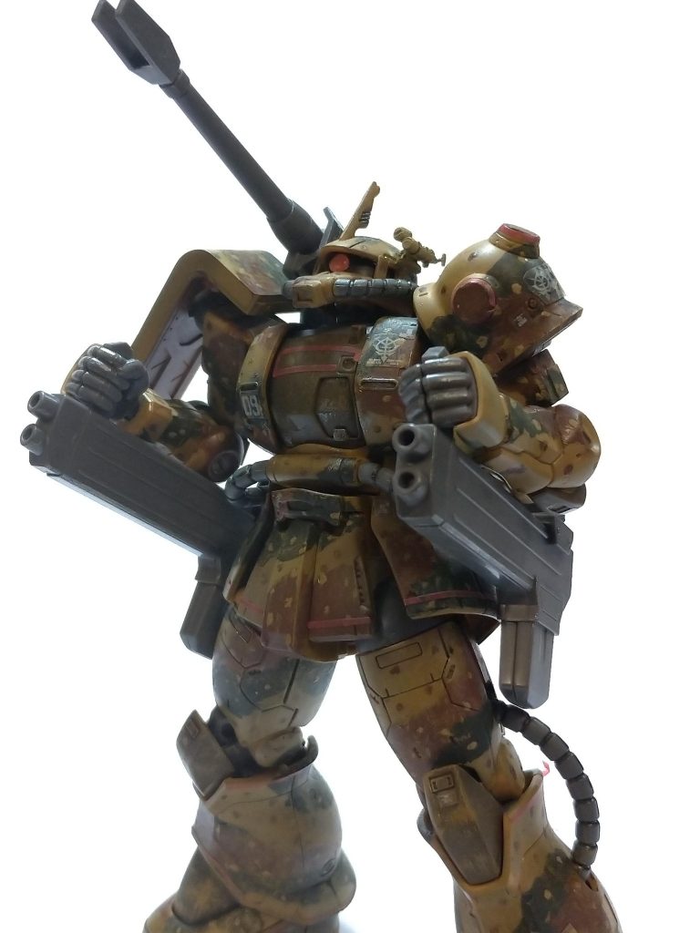 後はめ加工をしてなくて急遽筆塗りにしましたが、一応迷彩を描きました。
迷彩の元ネタは二次大戦でのドイツ軍最後の攻勢「アルディンヌの戦い」に参加したドイツ戦車の迷彩です。