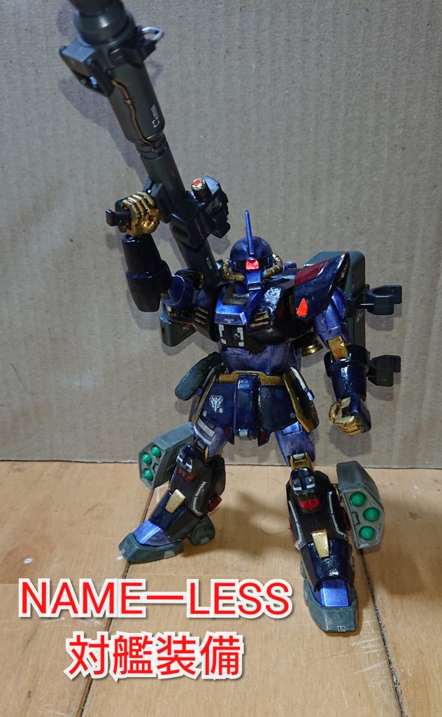 ジャイアントバズーカとミサイルポッド、ヒートサーベルの装備です。