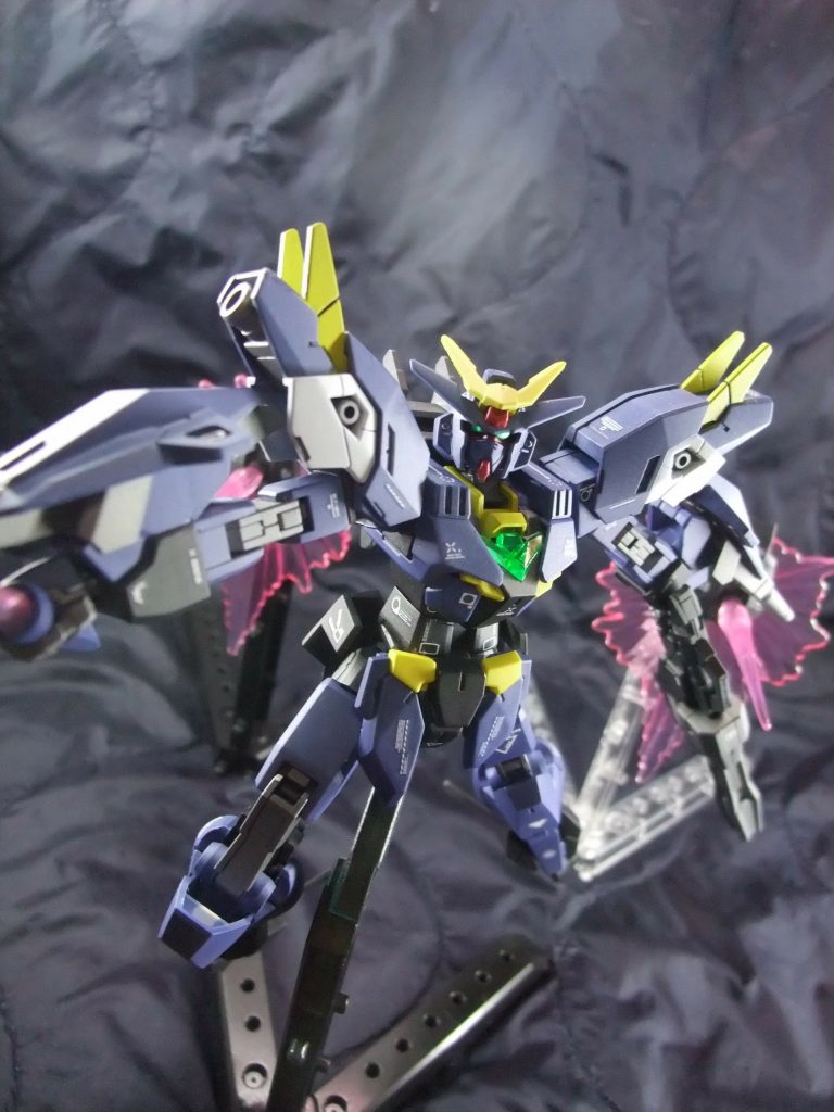 最後に使用した塗料だけ紹介
・ティターンズブルー2
・ブラック
・イエロー
・MSグレー連邦系×ミスターメタルカラーストレス
・GXラフシルバー
・メタリックレッド 
・つや消し(缶スプレー)
質問などあったらコメント欄に書き込んでください。