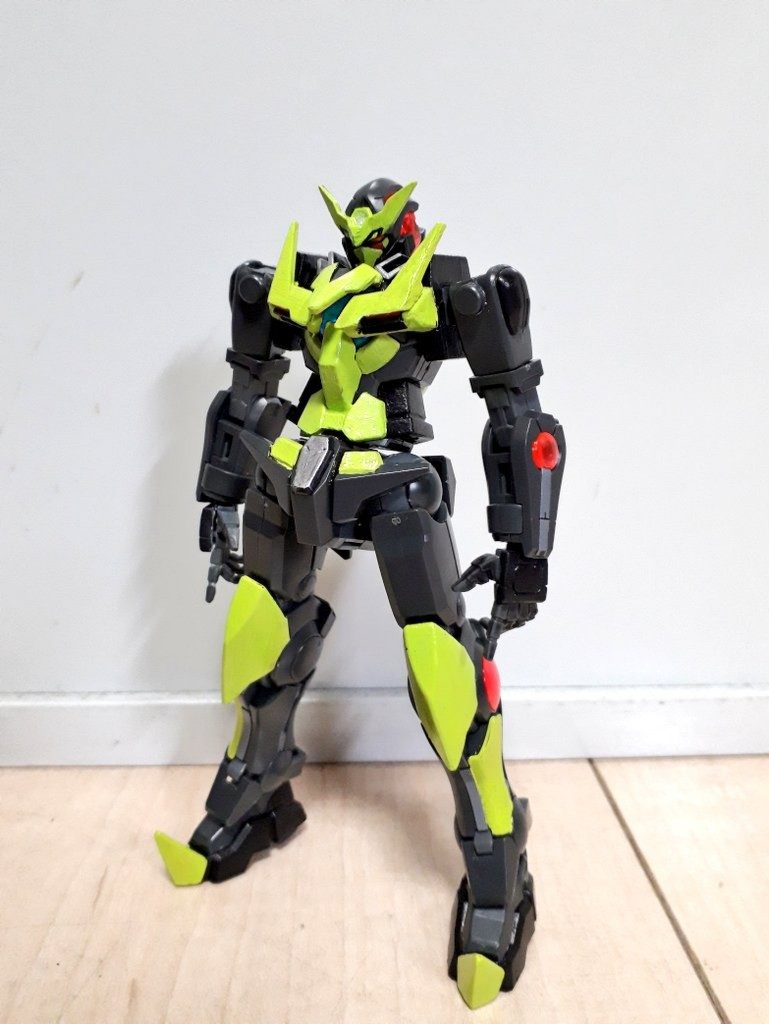 立ち姿。
手早く仕上げたかったのでパーツの自作等はあまりせず、塗装による色分けでそれっぽく見えるようにしました。