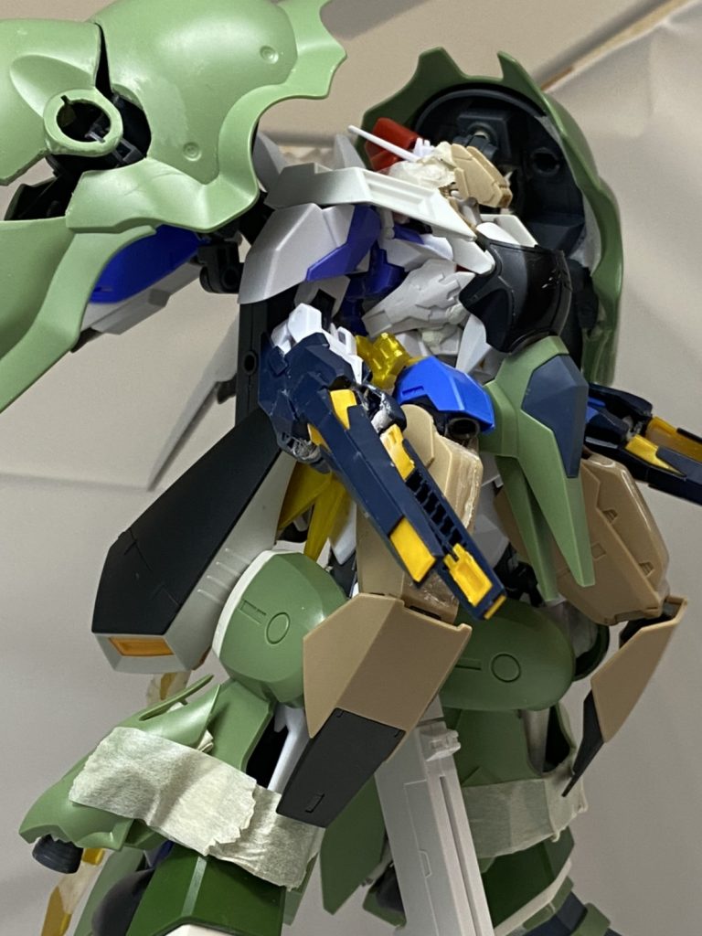 最終的なFA状態の仮組み。
最後まで色を黒にするかどうか悩みましたが完全再現ではなくあくまでオリジナルという事で*赤*にしました。