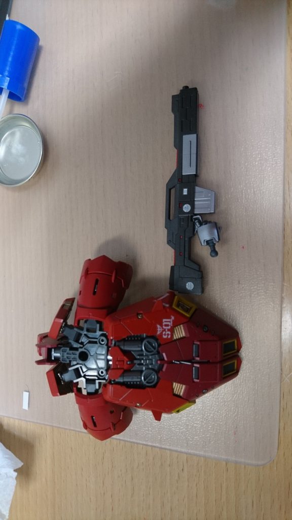 デカールを貼ってる所ですね
リアリスティックデカールがめっちゃ浮くので今回一番苦戦した所かもです