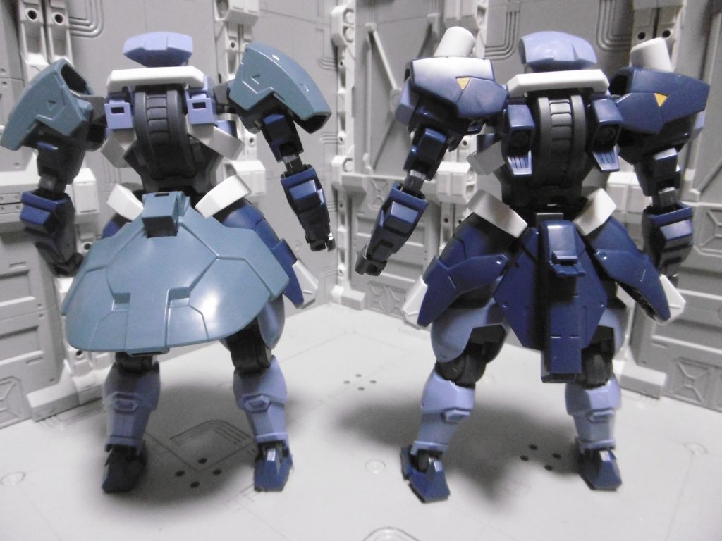 マウントラッチは使いませんが、そのまま残しています。

忍者と言えば刀や手裏剣かと思われますが、鉄血の世界観だと普通の刀では折られそうな気がして、使用時にのみ展開する可変クロー装備に。
侍っぽく作る案もあったものの、いつもの忍者風に落ち着きました。