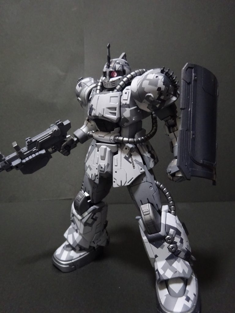 昨年(19年)にTHE ORIGINを見てガンプラに復帰したあたりから、
ブグも作りたいリストには入っていたものの、ちょっと機会に恵まれず。
改めて観返したときにガリガリとスジボリしまくったら楽しそうだなーと
思ったのでこの機にやっとこさのブグ着手となりました。