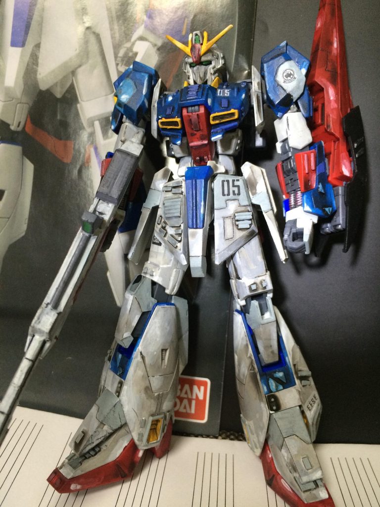 黒をバックに…