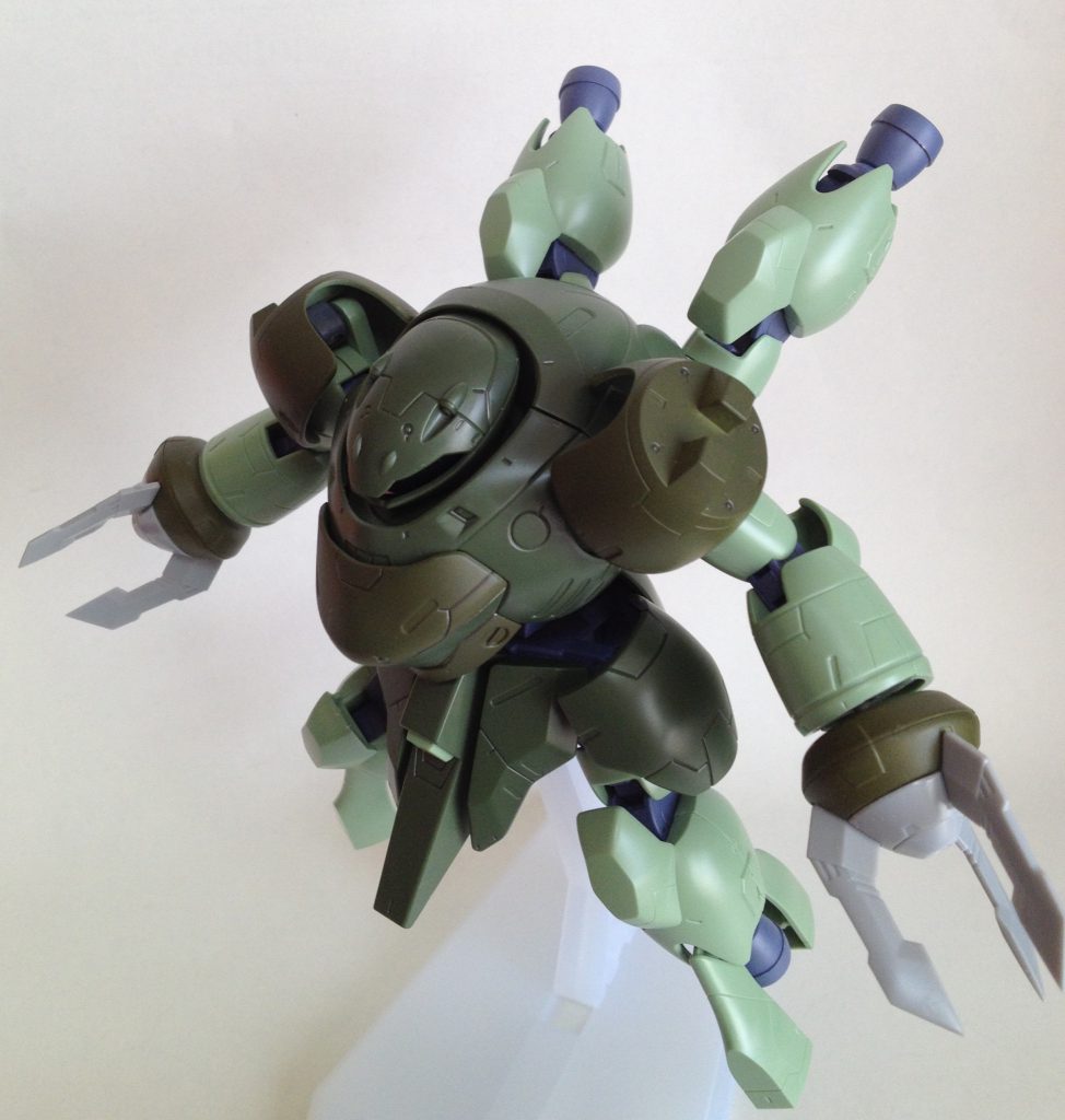 武器腕で上半身にボリュームが偏り、カッコよく出来たとおもいます。