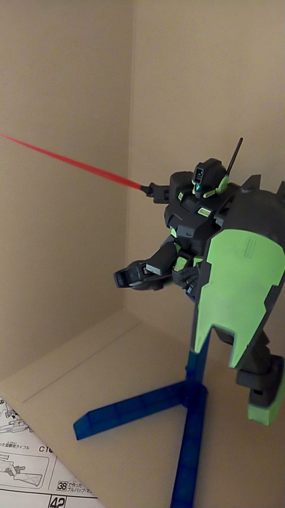 最後はダイナミックに戦闘シーン!
やっぱ台座があるとカッコよく決まりますなぁー!