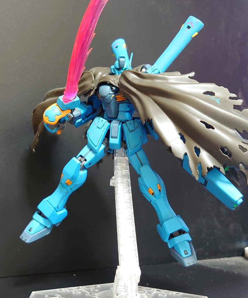 ABCマント装備
胸のバルカン?が干渉するので少しいじってます。