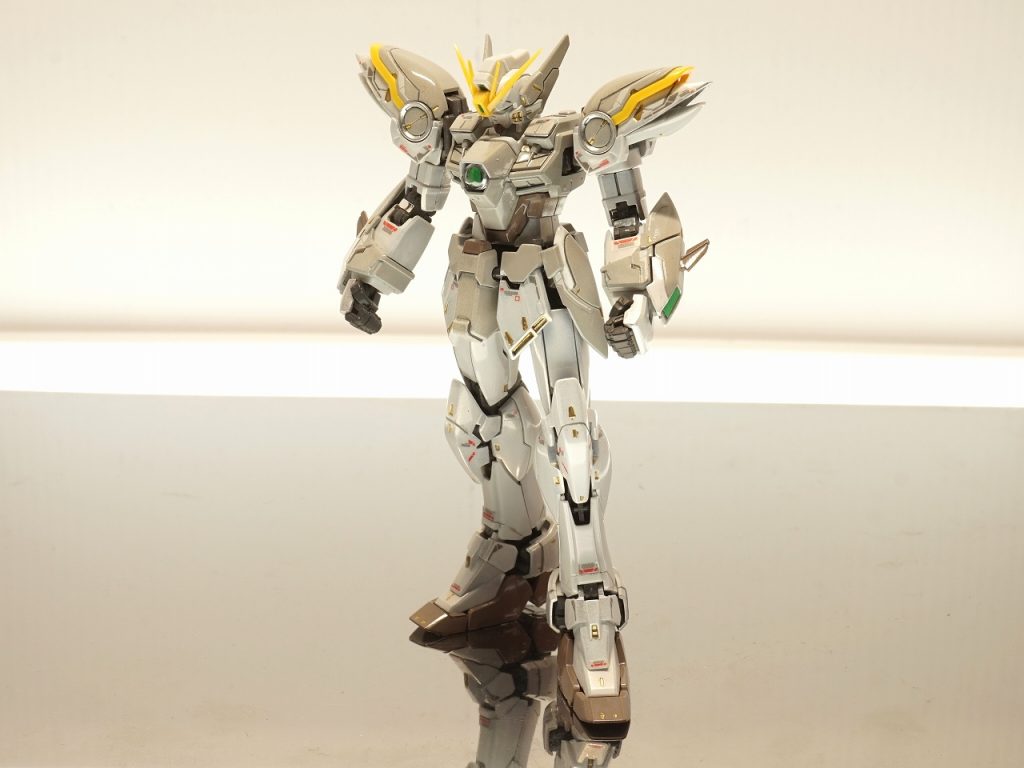 羽根を付けない素イングゼロ。ロービジトリコロールで塗り分けています。