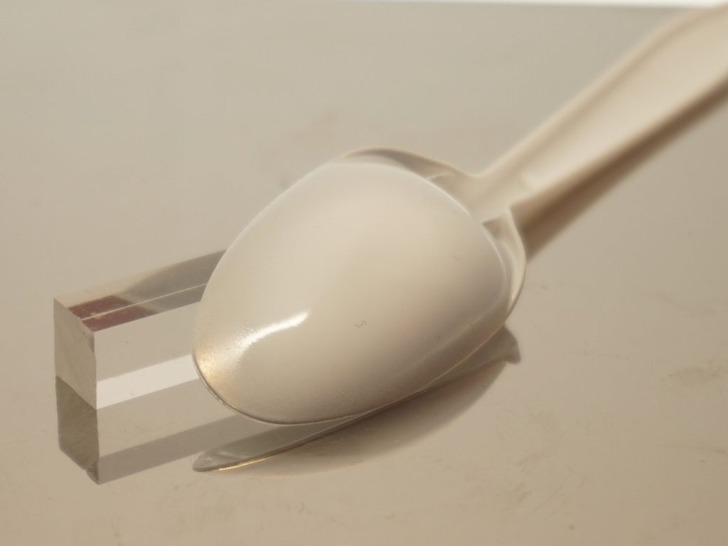 シルバーの上にクリアーホワイトを吹くという実験をしてみました