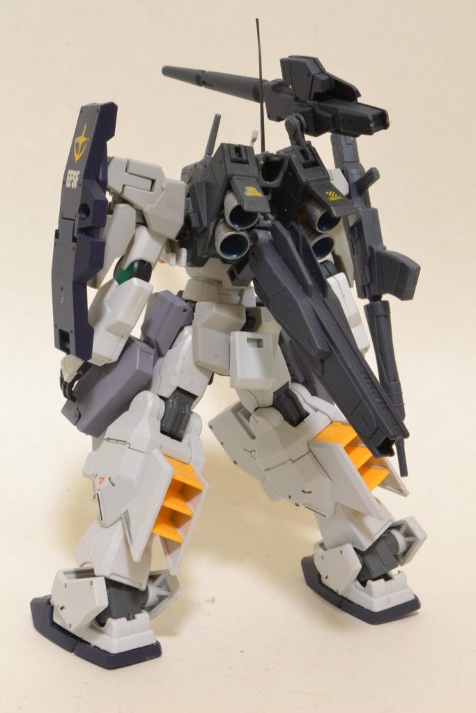 背中に生えてるスタビライザーはヴィートルーウェポンズのライフルの余り部品です。