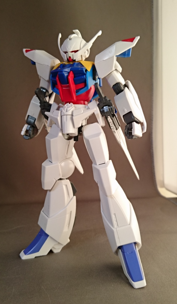 ひとまず適当にミキシングで組んだビルドターンエー的な状態。耳をダブルオーから移植、顔はHGUCガンダムに。太ももはトランジェントガンダムで足首を百万式に。最初は満足していたけど時間を置いたらなんか違うとなり没