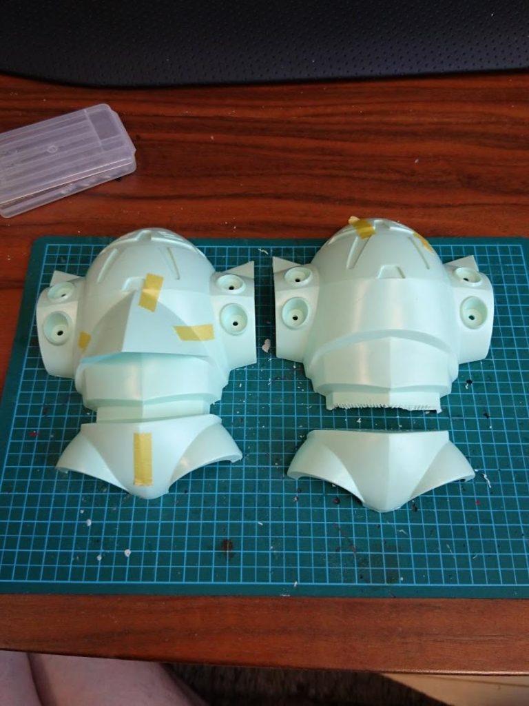 腰部は回転させたいということで、下半身をぶった切った。