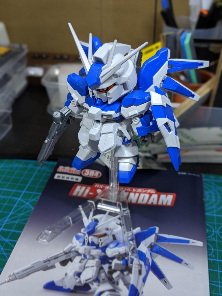 素組み。分解のために甘めにはめてあるのでデコボコしてますがそれでもカッコイイ。