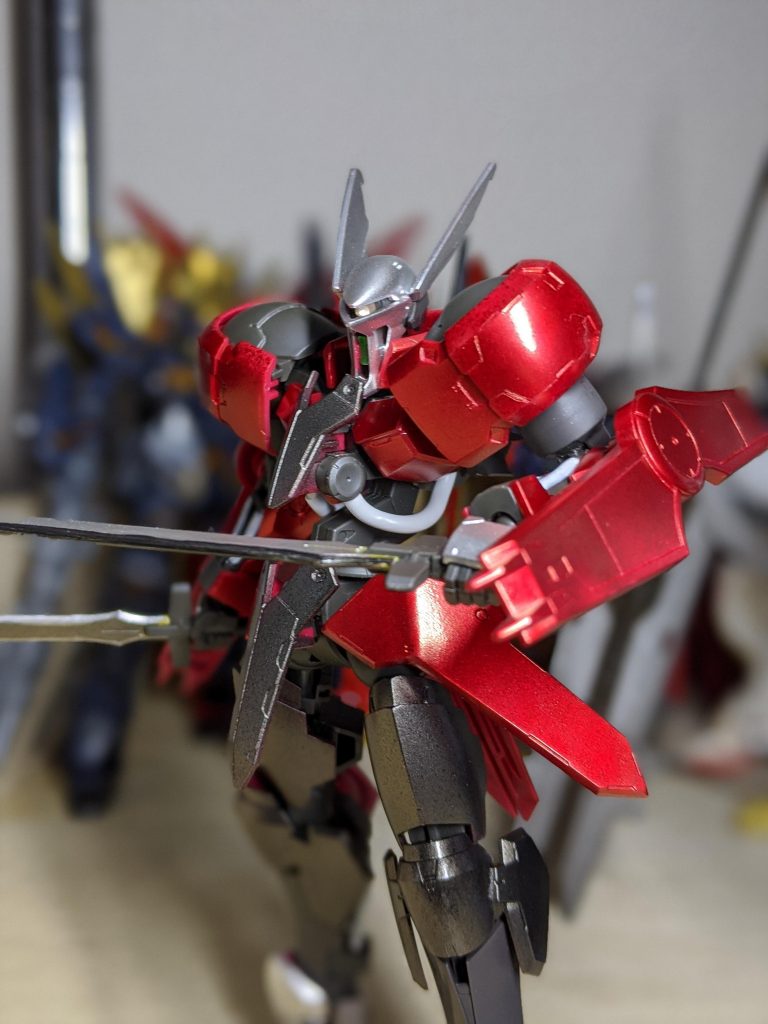 某スマホゲーでの立ち姿に寄せてみました。部分塗装がガッタガタなのはご愛嬌ということで。