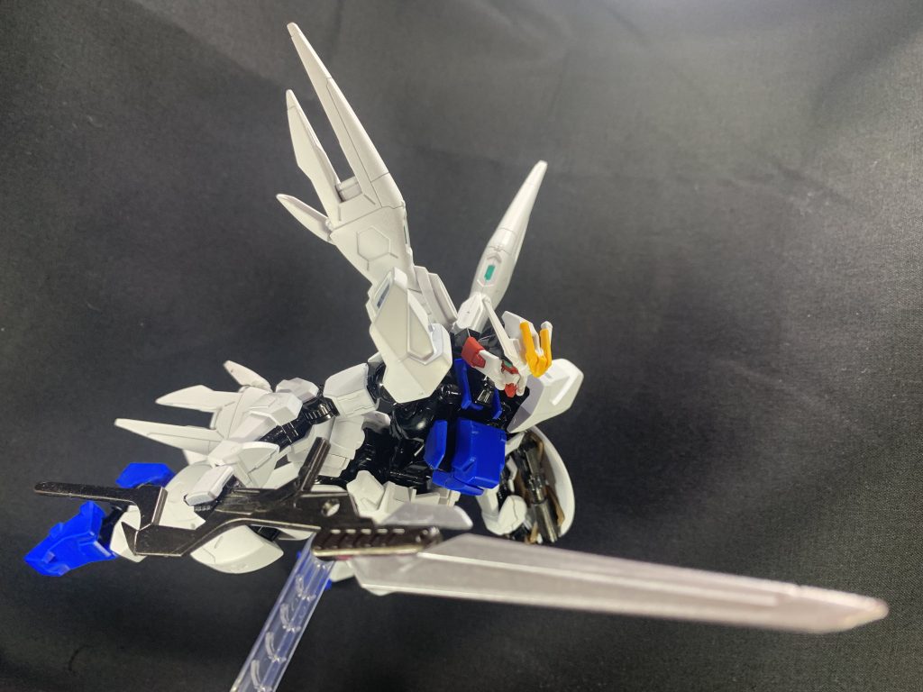 　アスタロトのサイドアーマーをバックパックにつけたら羽っぽく見えたので、天使をイメージして作ったのですが、天使というよりヴァルキリーとかワルキューレっぽくなった気がします。
　ヴァラクスは天使の翼を持つ悪魔らしいので、その名前をつけました。