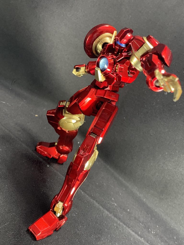 GNドライブで飛行し、内蔵武装と格闘にて戦う機体という設定です。